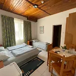 Lelle Centrum Vendeghaz بيت ضيافة 3*
