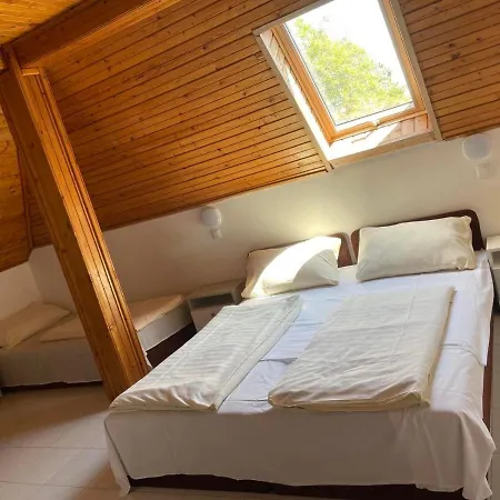Lelle Centrum Vendeghaz Guest house