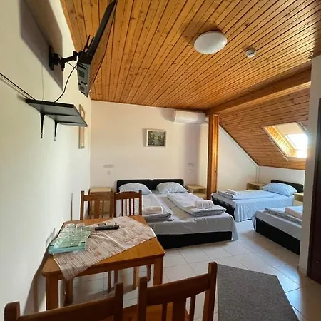 Lelle Centrum Vendégház 3*