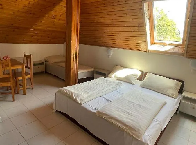 Lelle Centrum Vendeghaz Gasthof 3*
