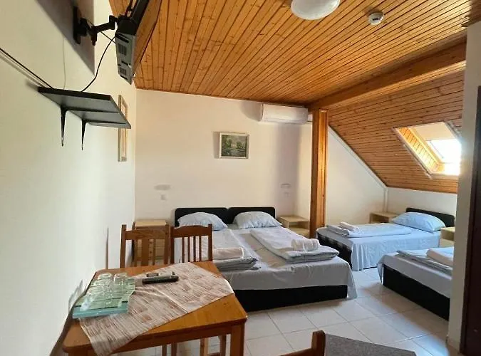 Lelle Centrum Vendeghaz Gasthof 3*